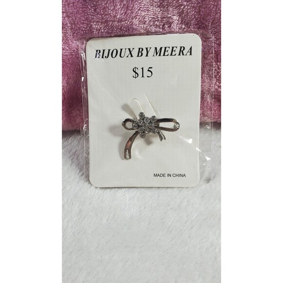 Bijoux By Merra Ribbon Brooch 1 1/8" x 1/4" x 1 1/8" NEW Sealed - Picture 4 of 4
